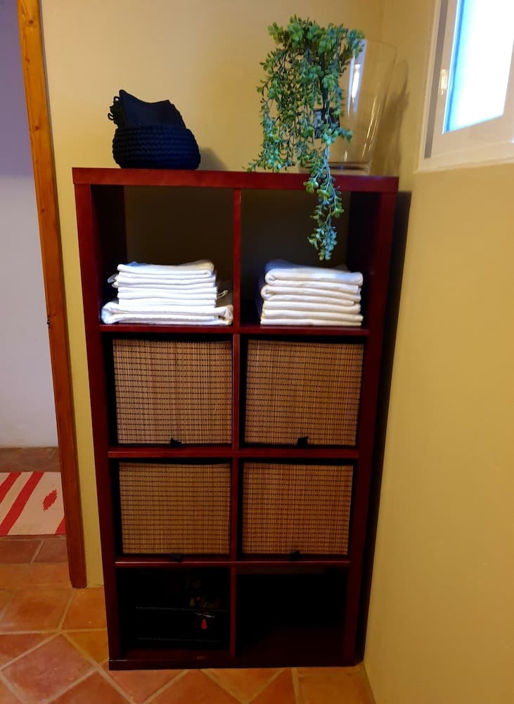 Restored 2 Bedroom Farmhouse - Aircon Wifi Plunge Pool