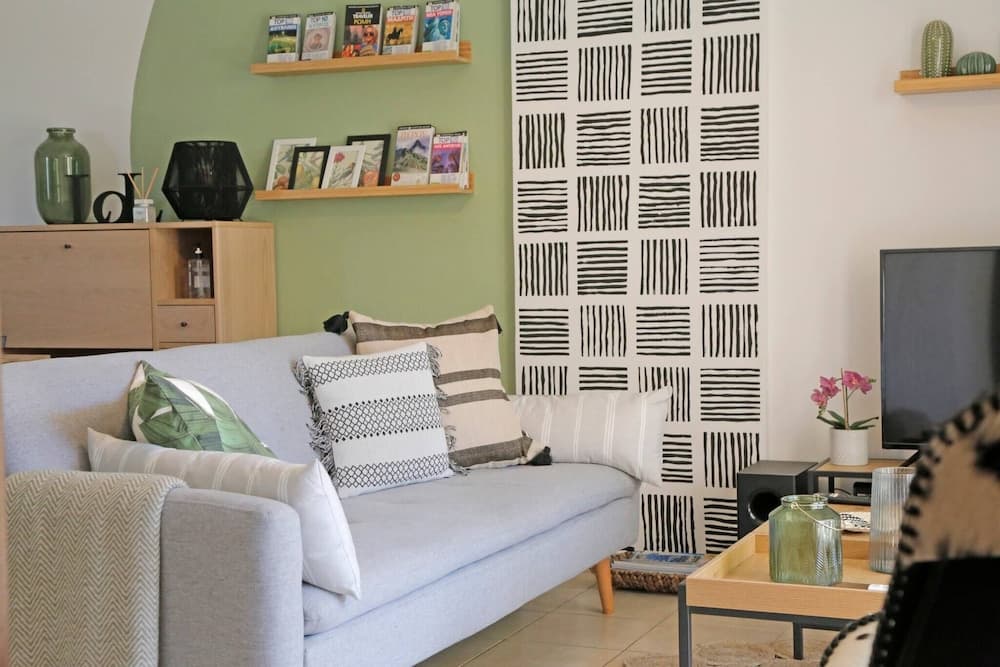 New-olivaholidayhomes - Boho Studio Pool