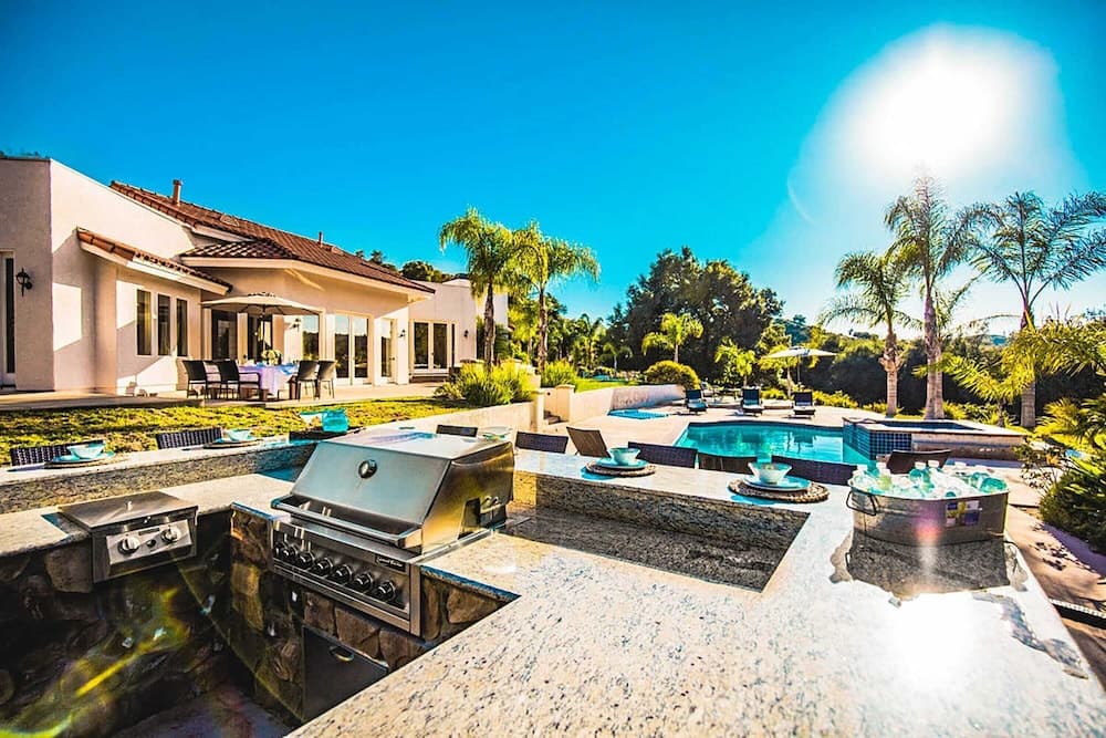 Grapevine by Avantstay Secluded 5BR Villa 4 Acres of Vineyards & Avo Groves!