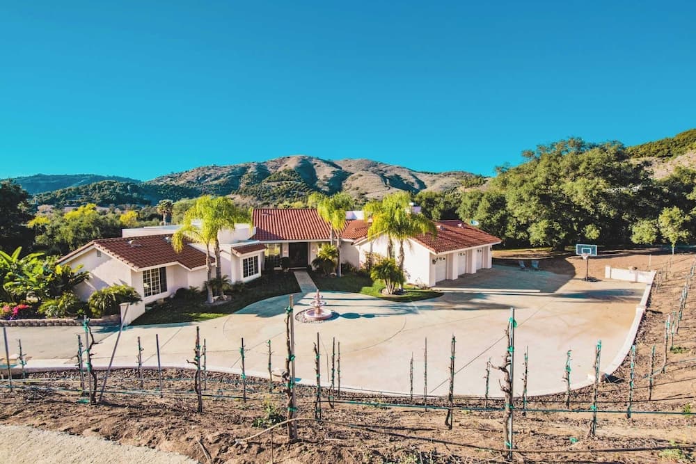 Grapevine by Avantstay Secluded 5BR Villa 4 Acres of Vineyards & Avo Groves!