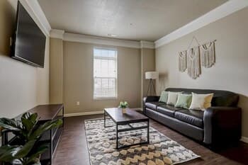 FRONTDESK University Edge Notre Dame Apts South Bend