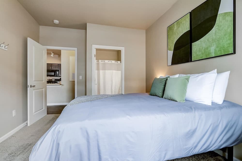 FRONTDESK University Edge Notre Dame Apts South Bend