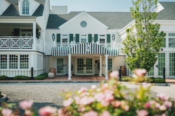 Canoe Place Inn and Cottages