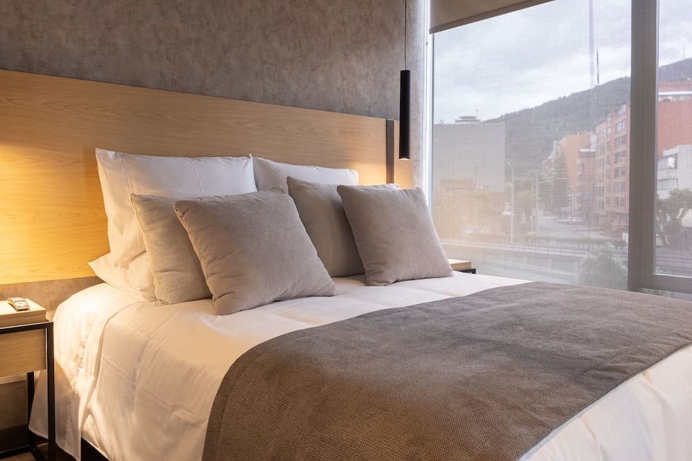 ICON 100 Luxury Apartasuites