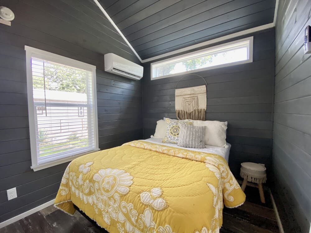 Tiny Home Cottage-resort Amenities-1 Mi to Fred!