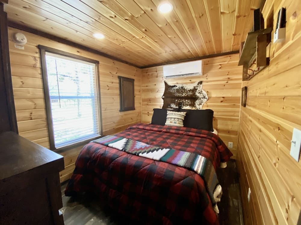 Tiny Home Oasis-1 Mi to Fred-w/resort Amenities!