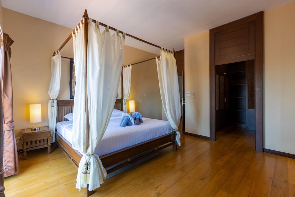 5 Bedroom Pool Villa Close To Town H5