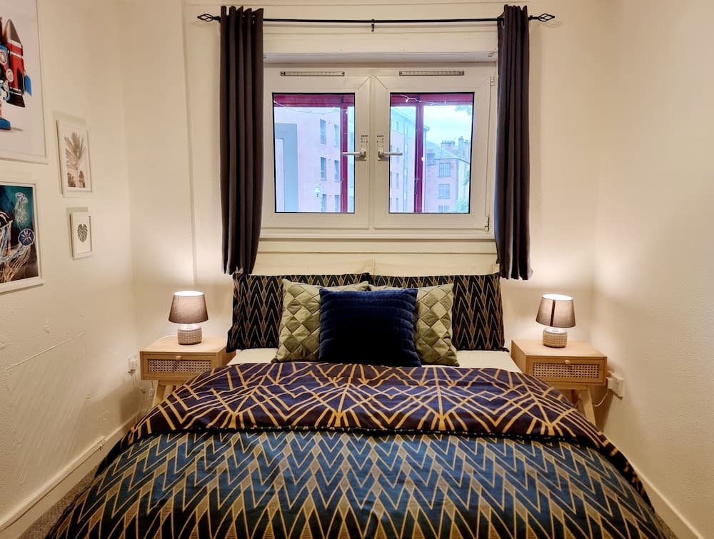 Airy Home with Free Parking in Glasgow