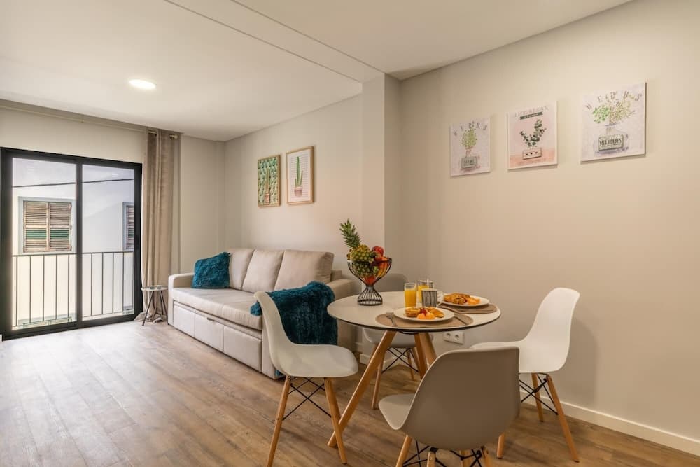 Beatmann Boutique II by Atlantic Holiday