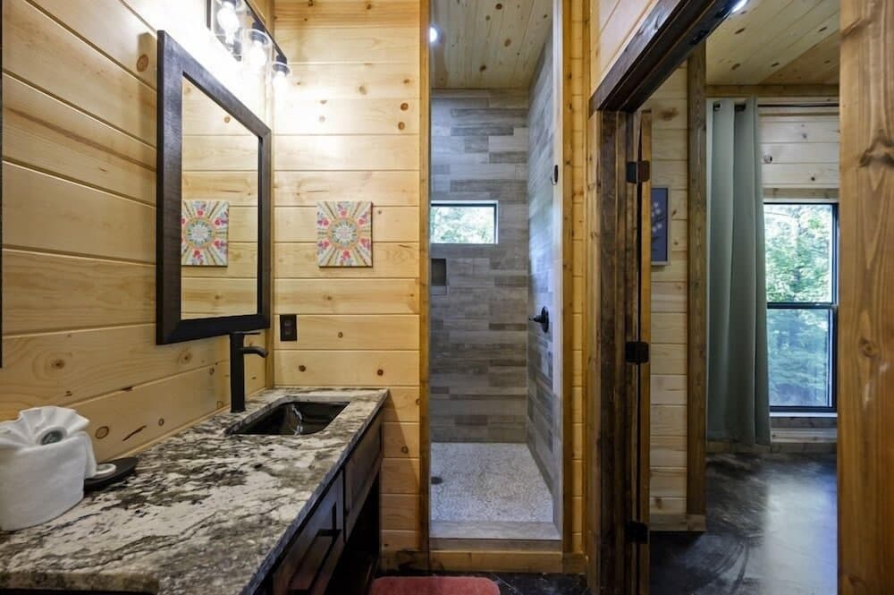 Always Sunny 2 Bedroom Cabin by Redawning