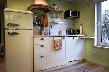 Prime 2Br Apt Next to Train Station