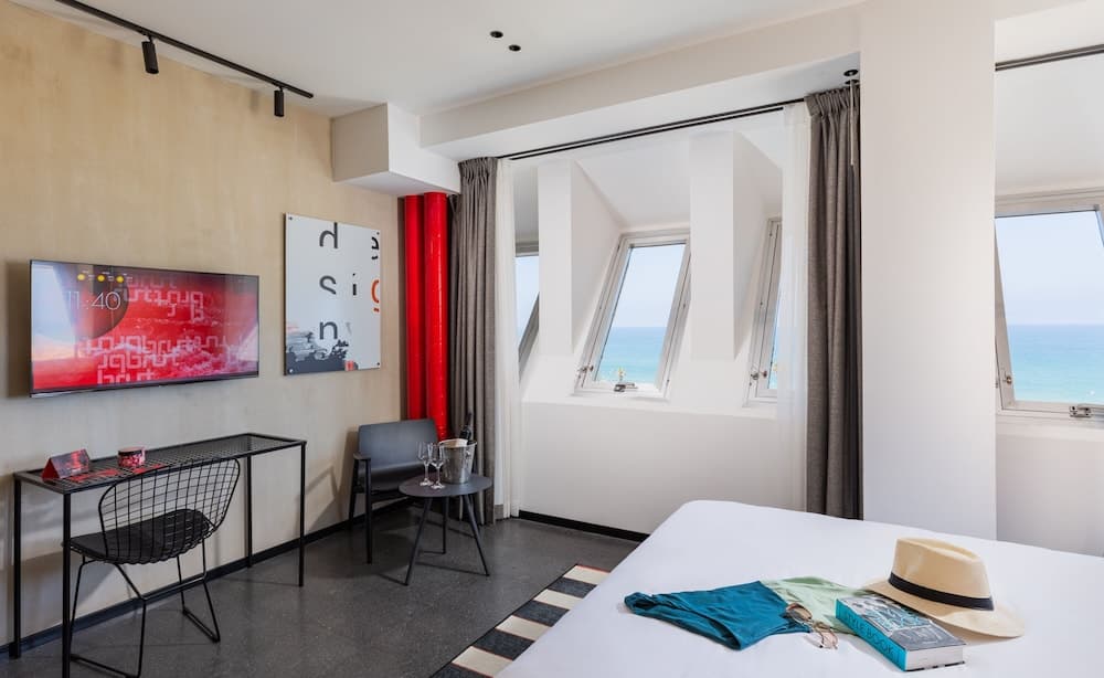 Brown Brut Seafront Hotel