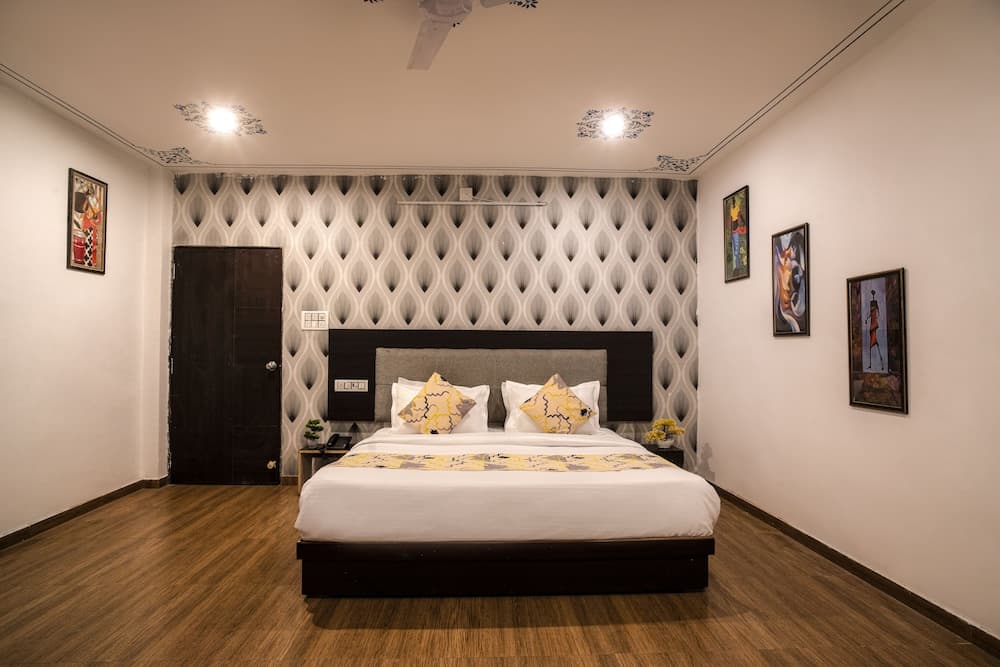 Tripli Hotels Arunoday Palace