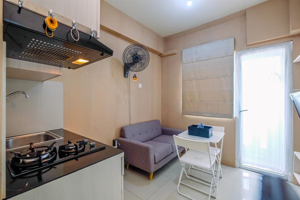 Furnished And Strategic 2Br Apartment For 4 Pax Green Pramuka