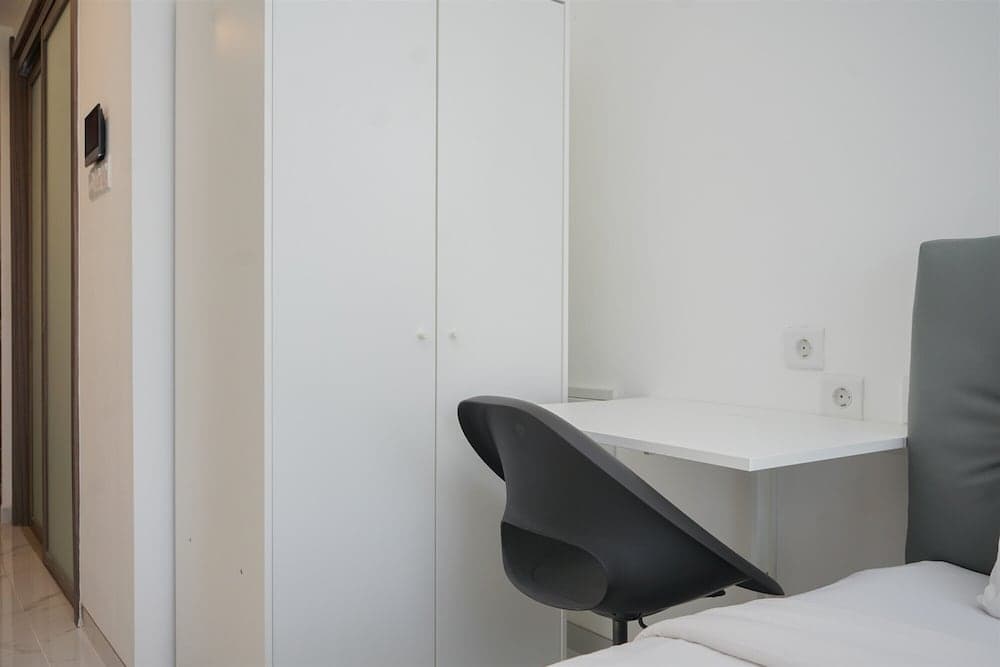 Nice And Homey Studio Room At Sky House Bsd Apartment