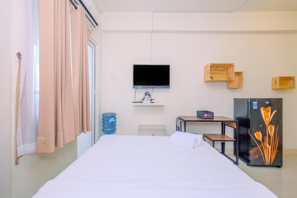 Modern And Stylish Studio At Green Pramuka Apartment