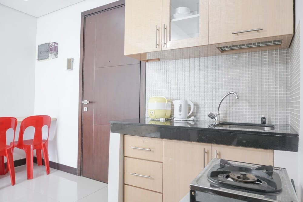 Comfort And Cozy 1Br At Sky Terrace Apartment