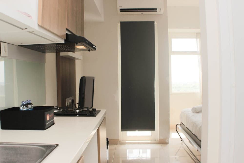 Great Location Studio Room At Springlake Summarecon Bekasi Apartment
