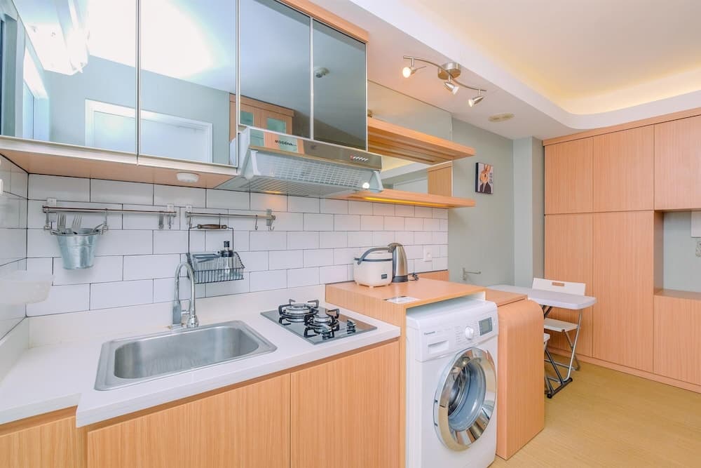 Big And Cozy 1Br Bassura City Apartment Near Mall