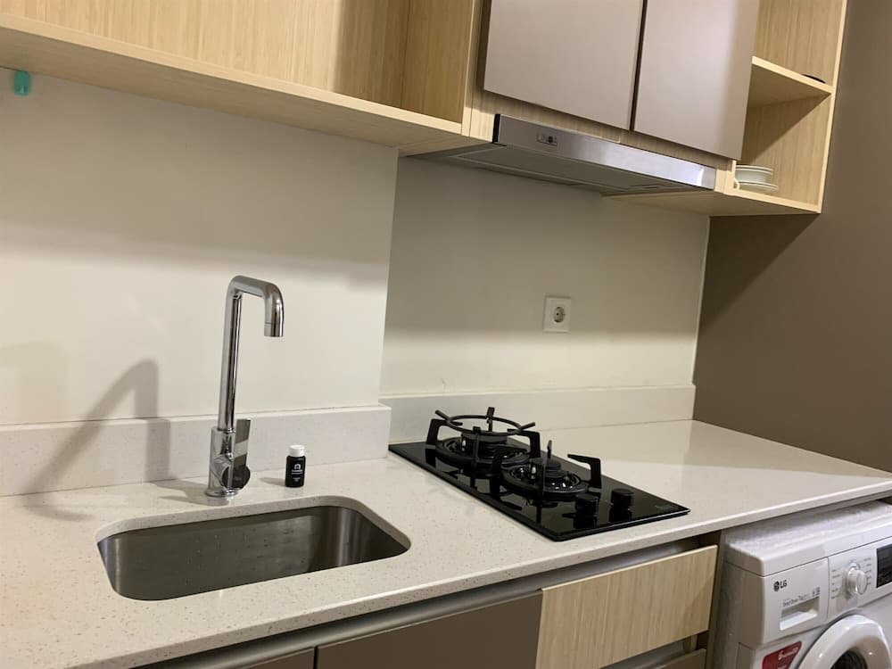 Minimalist And High Floor Studio Room At Gold Coast Apartment