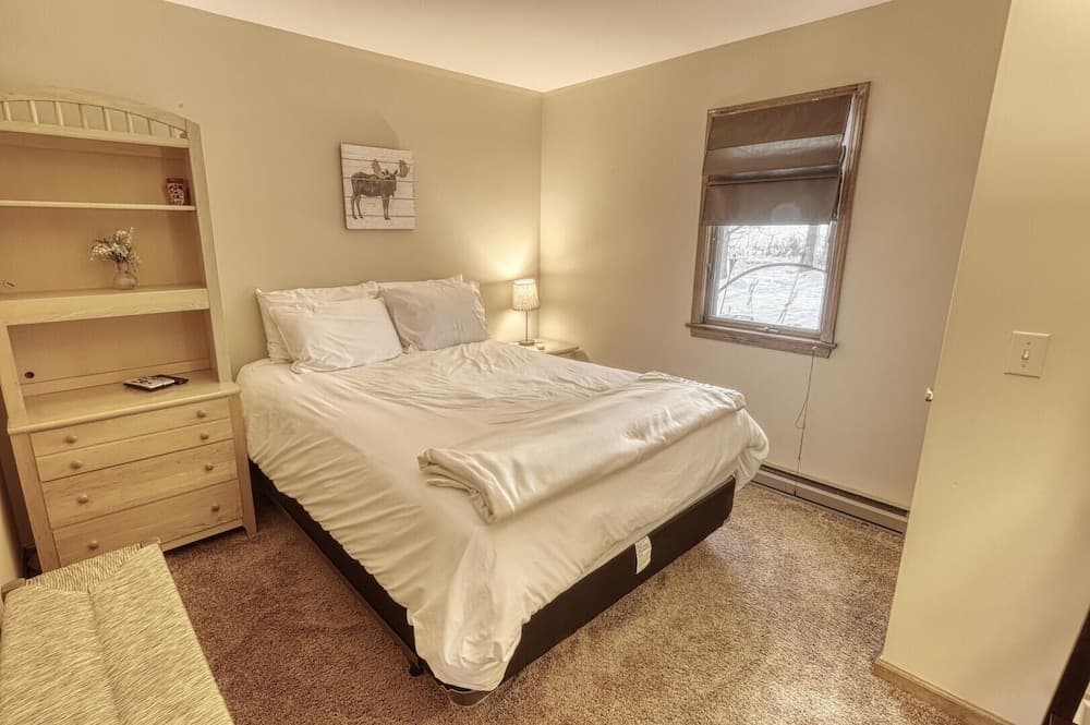 Howe Hill Retreat 4 Bedroom Home by Redawning