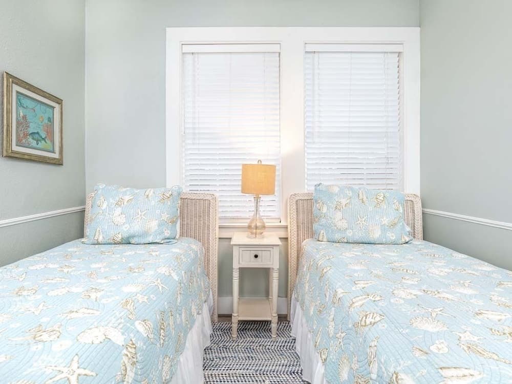 Beach Bum Inn by Tybee Vacation Rentals