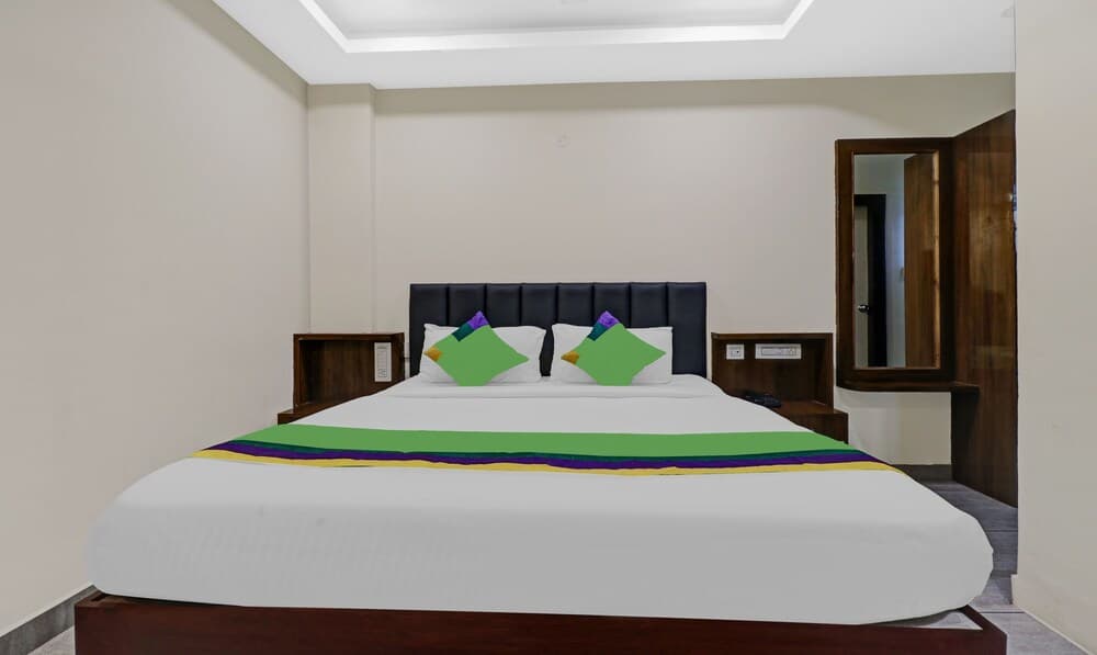 Treebo Trend DJ Grand