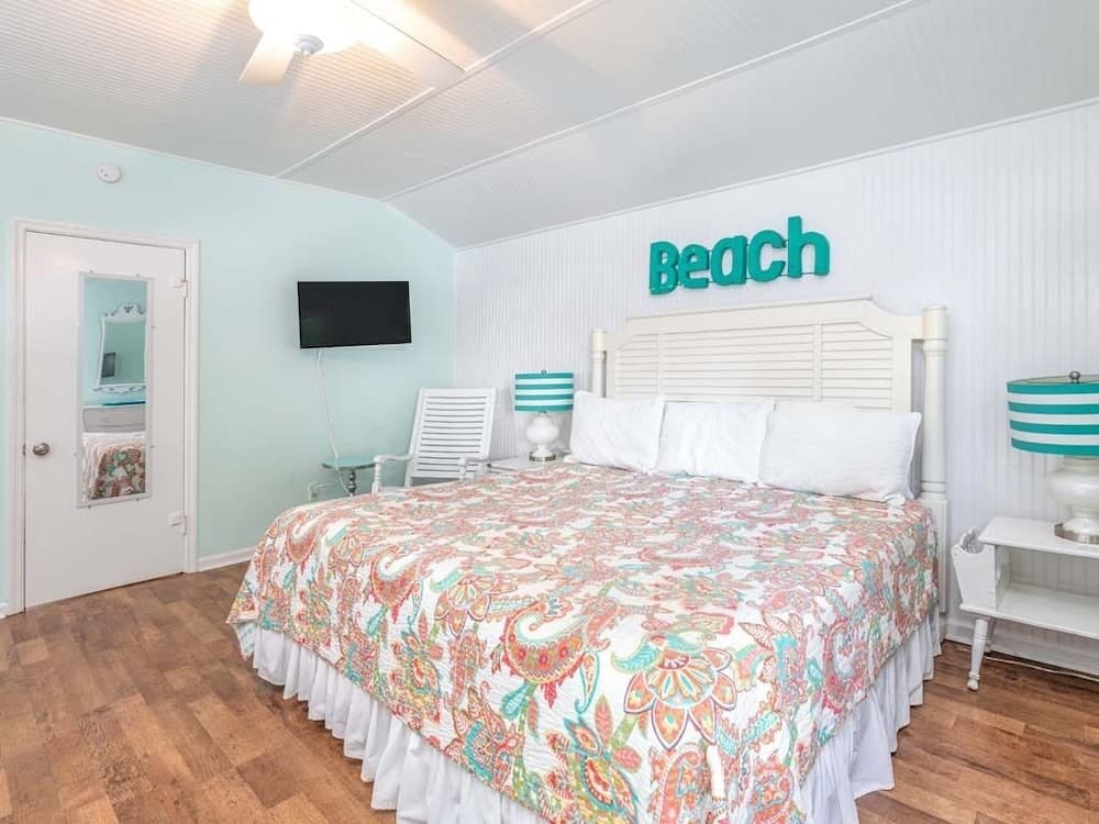 Blue Crab Cottage by Tybee Vacation Rentals