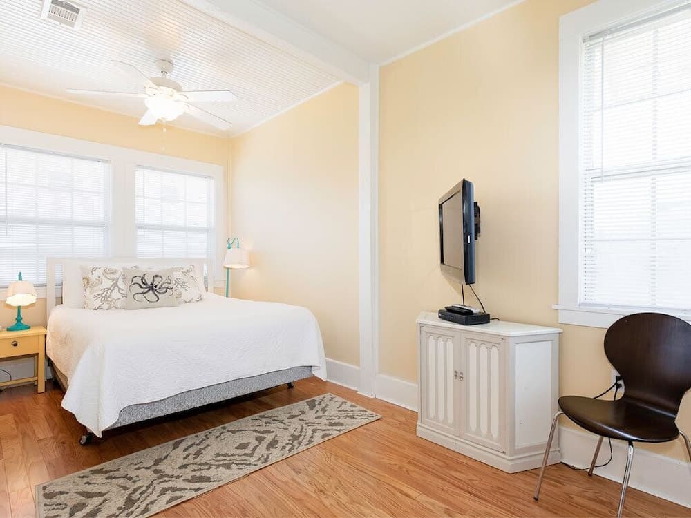 Sea View Cottage by Tybee Vacation Rentals