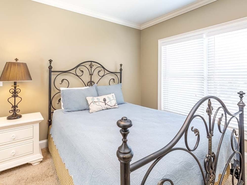 Silver Seas 301 by Tybee Vacation Rentals