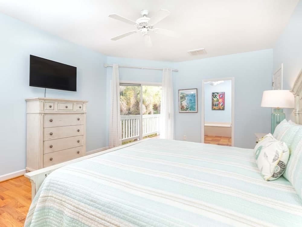 The Cool Coconut by Tybee Vacation Rentals
