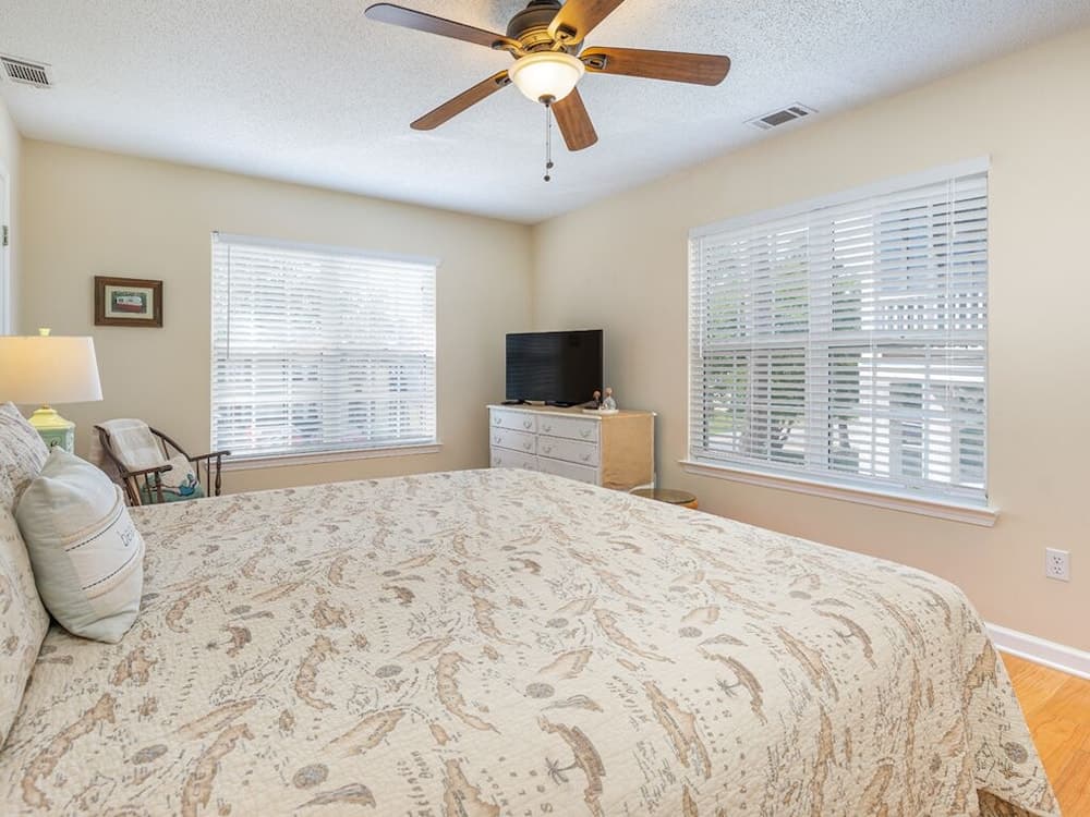 The Flying Pigs Cottage by Tybee Vacation Rentals