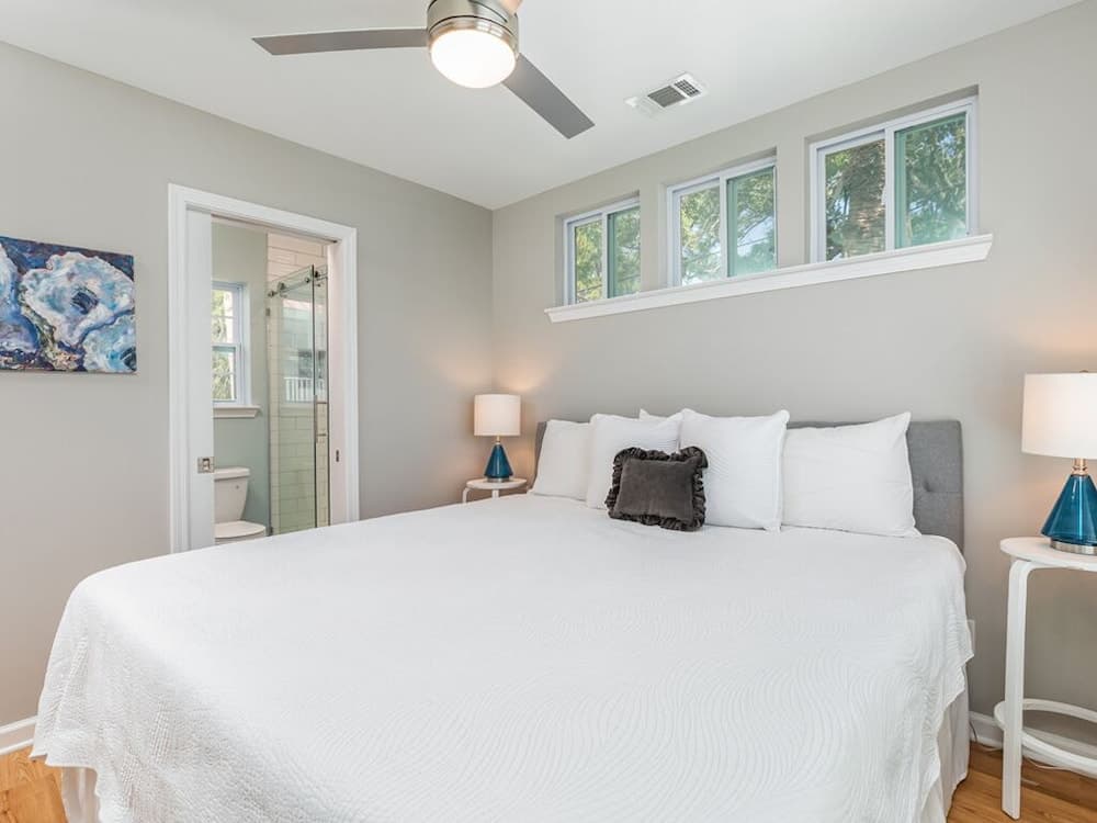 The Flying Pigs Cottage by Tybee Vacation Rentals