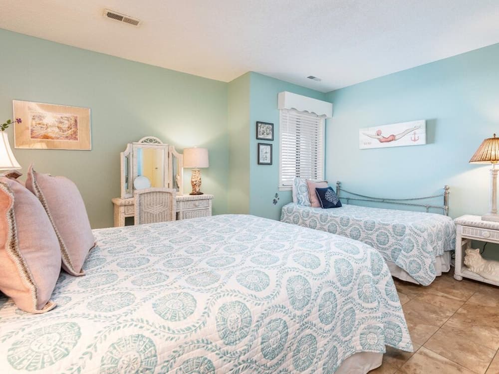 Tybee Lights 114A by Tybee Vacation Rentals