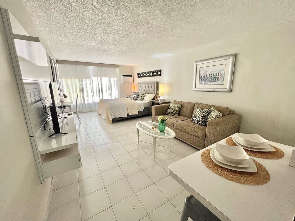 Clean Studio Condo With Free Parking Near T-mobile