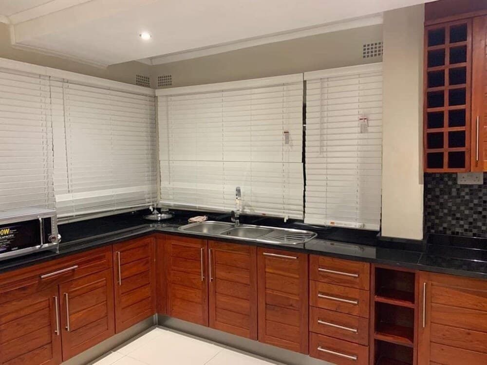 Executive 3 Bedrooms Fully Furnished Apartment Close to Amenities