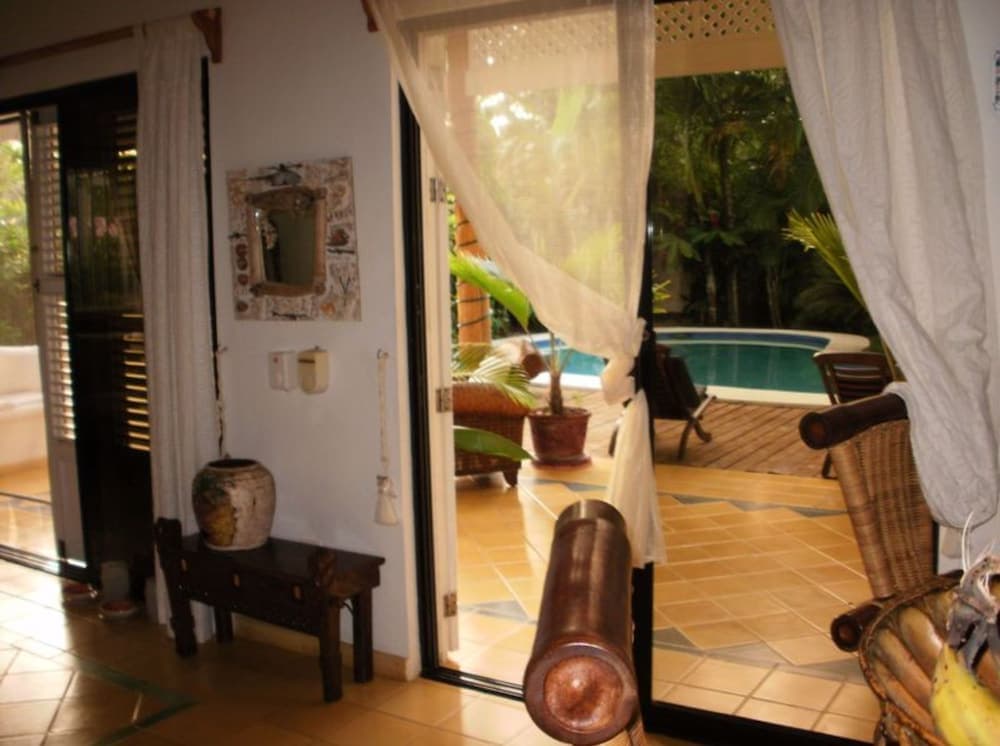 Charming Caribbean Style Villa Near Superb Beach