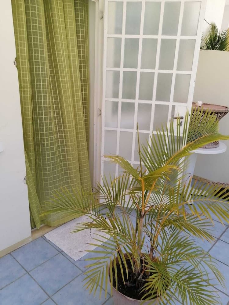 Room in Apartment - Roommate for Rent in Flic en Flac
