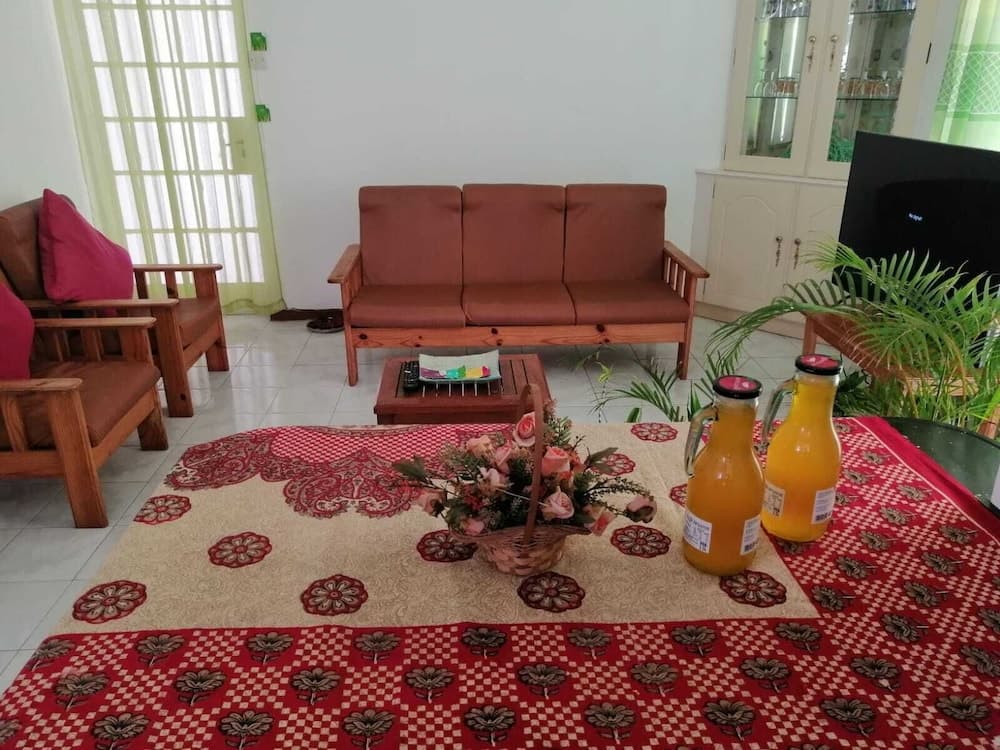 Room in Apartment - Roommate for Rent in Flic en Flac