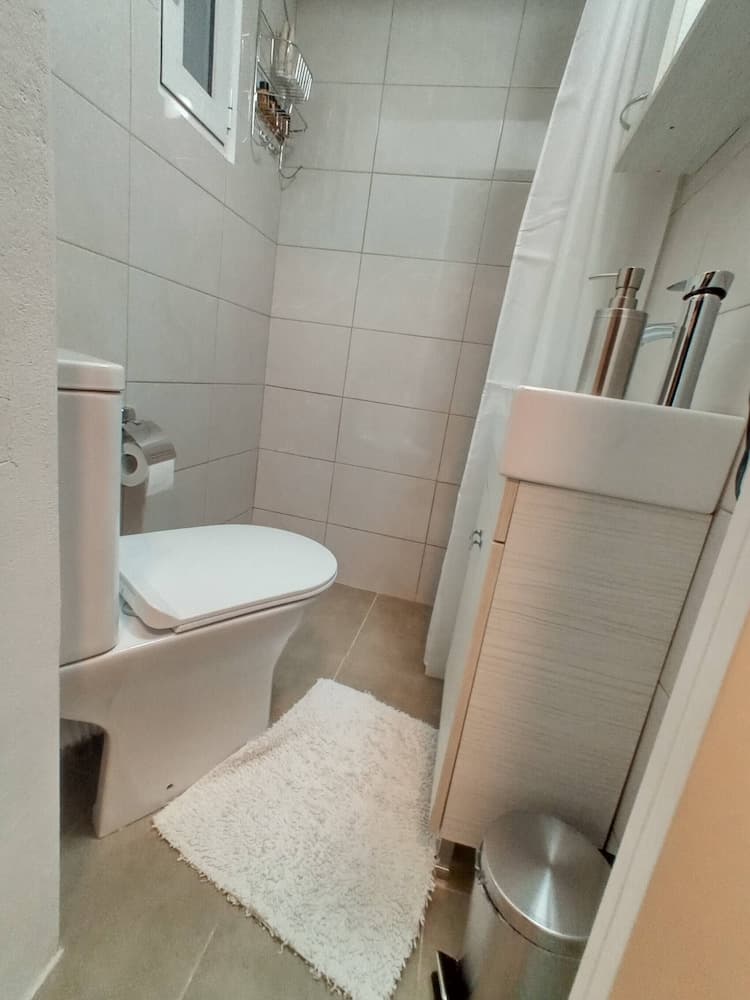 Astrinos Apt Simple, Cosy, Comfortable, Near the Beach