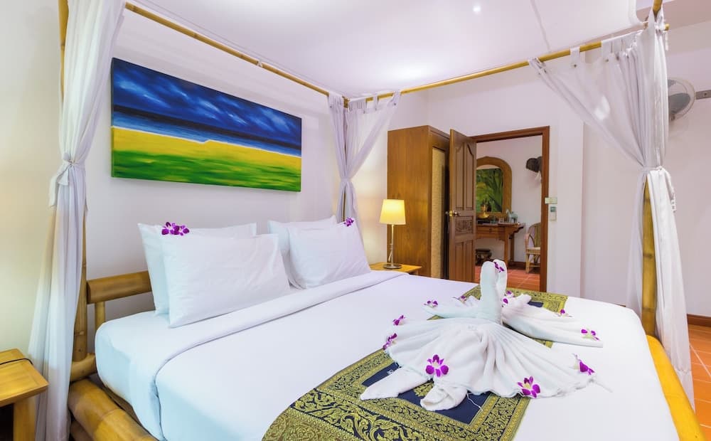 Luxury Four Bed Villa Jasmine, Infinity Pool, Full Staff , Chef and Breakfasts