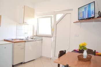 Nearby Beach, Apartment Leda In Center