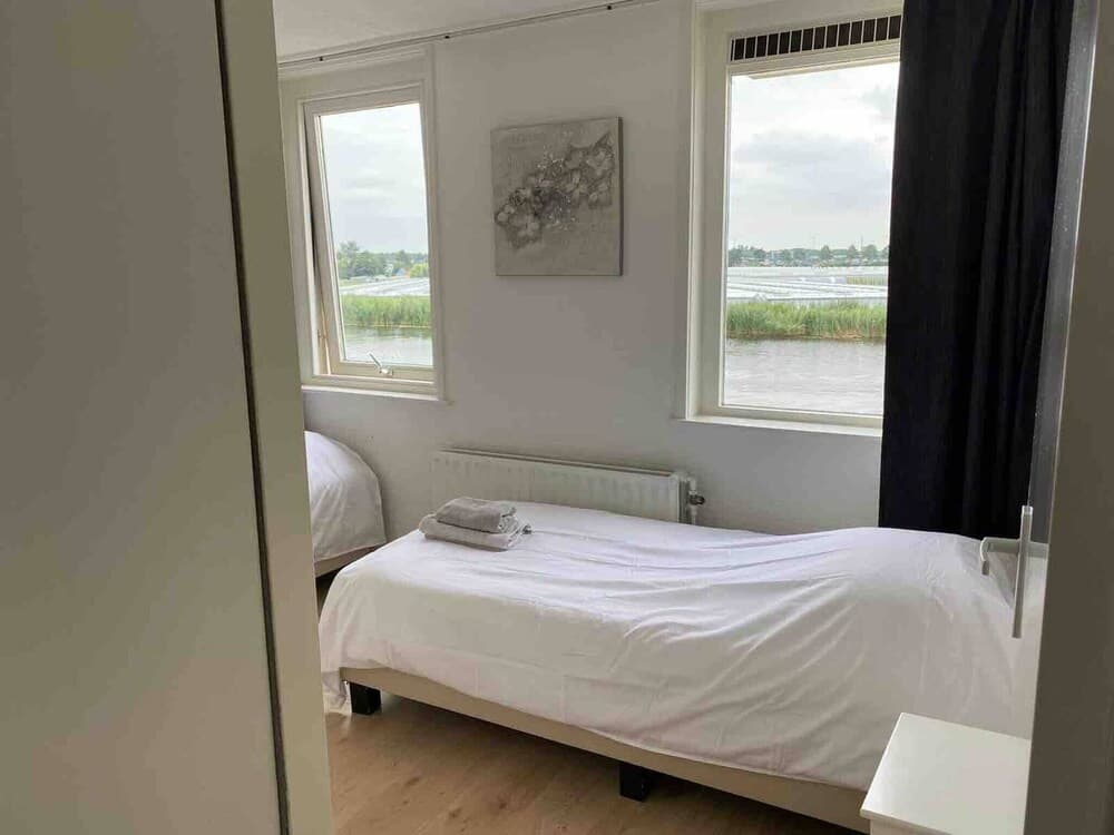 Spacious Nice House Near Amsterdam City Centre and Schiphol Airport