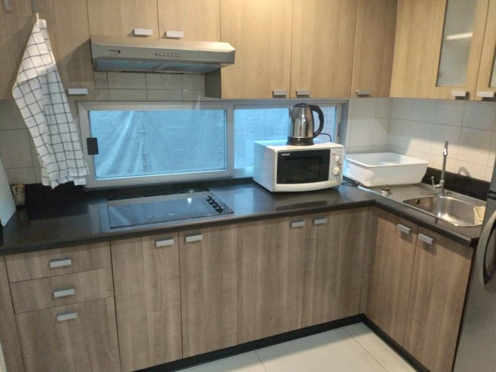 7D - 3 Bedroom Downtown Apartment With Shared Pool