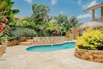 Gorgeous Modern 1-bedroom Apartment With Tropical Garden, Pool and Whirlpool