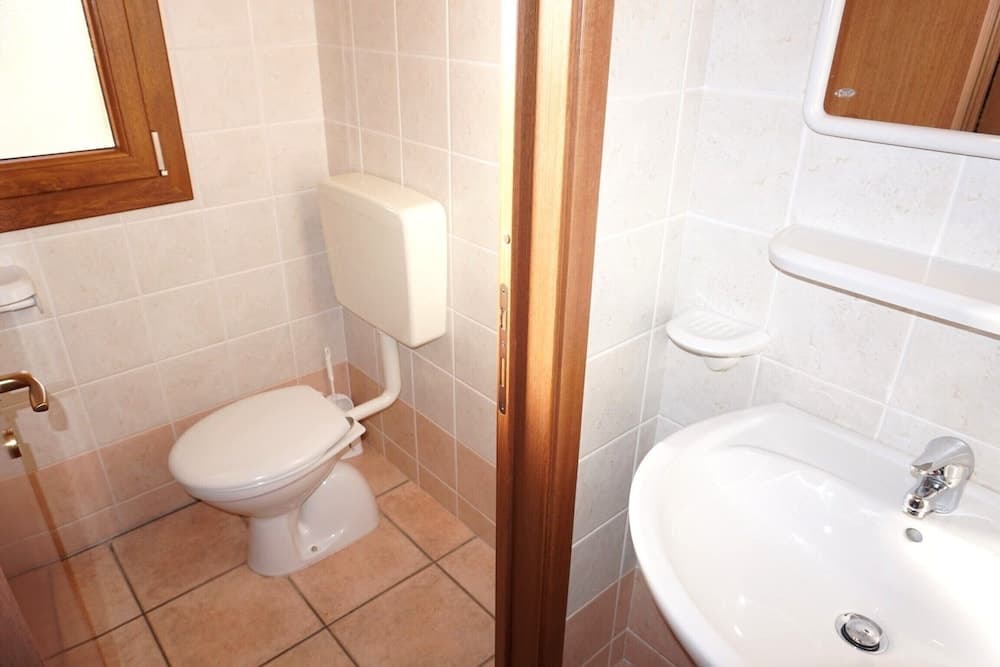 Modern Residence With Pool Quiet Location - Apartment With Private Garden