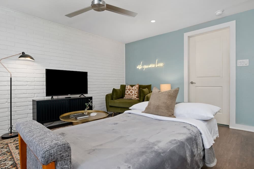 Abode Houston - Norfolk