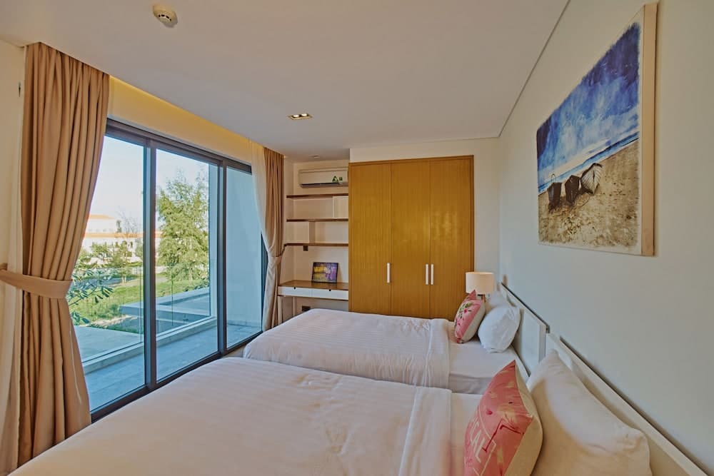 Modern 4 BR villa-golf view for family