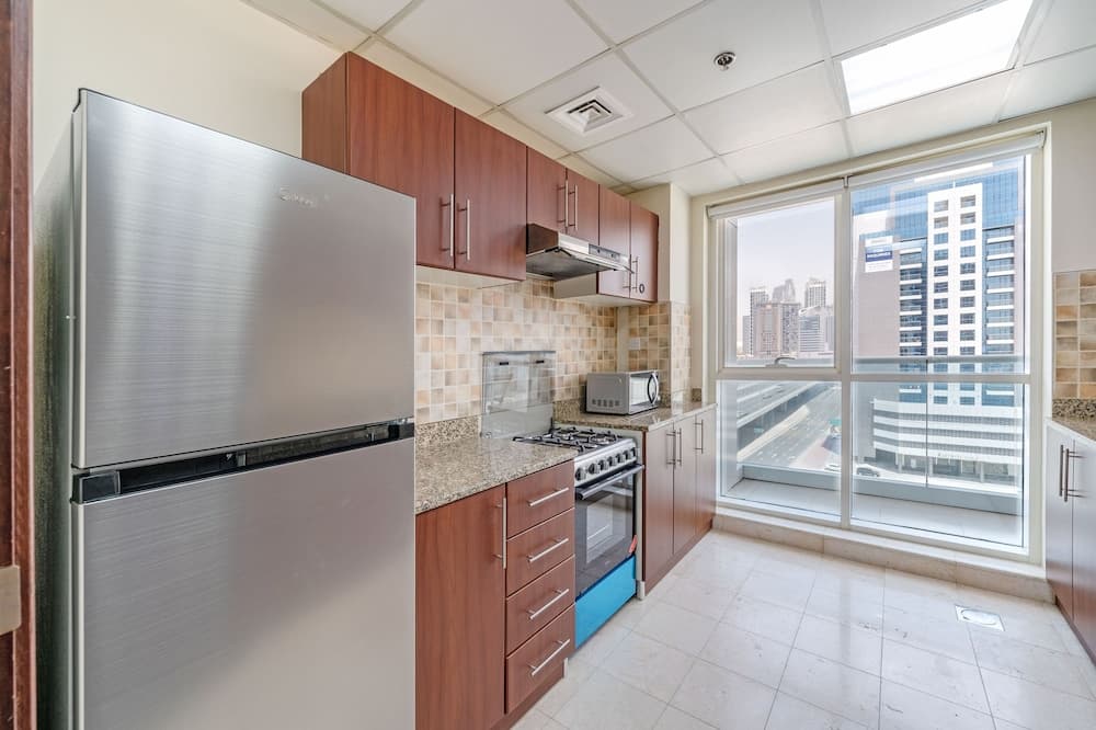 Stunning Business Bay Apartment With Balcony