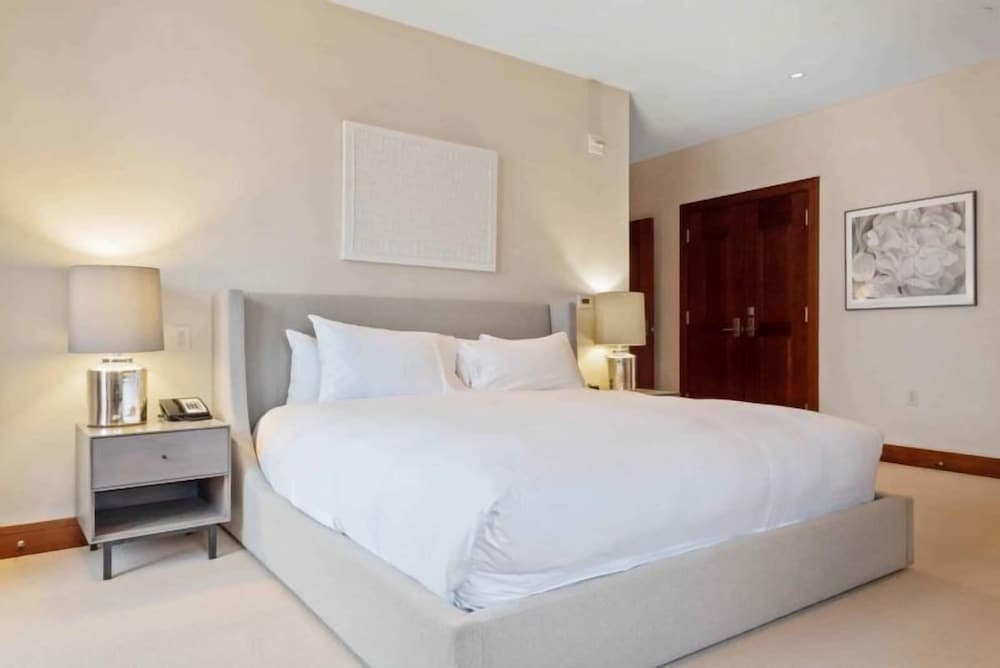 4 Bedroom + Den Luxury Residence at Solaris Residences